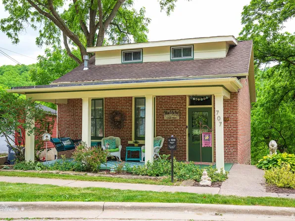 707 Dewey Ave, Galena, IL 61036