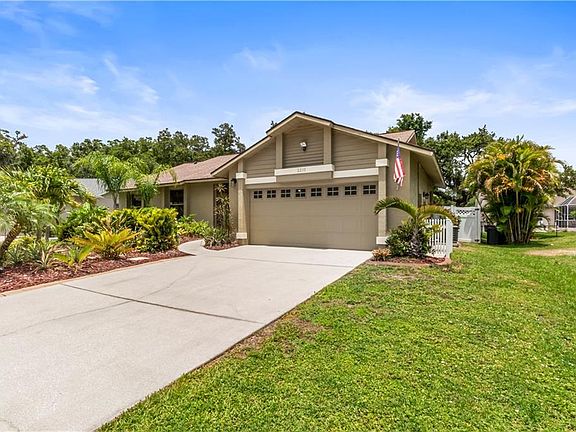 2nd image of 2215 Cork Oak St W
