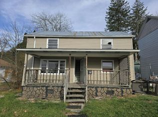 283 12th St, Rainelle, WV 25962