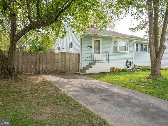 3rd image of 1111 Birchwood Dr