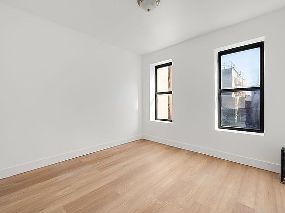 3rd image of 343 Bedford Ave Unit D2