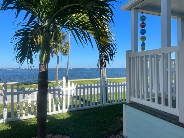 9 NE Nautical Dr, Jensen Beach, FL 34957