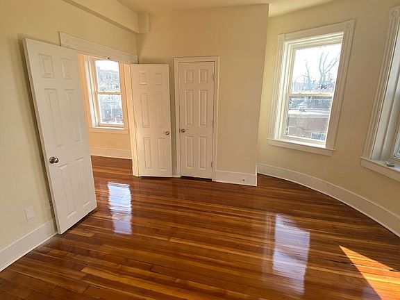 2nd image of 316-324 Talbot Ave #320-3