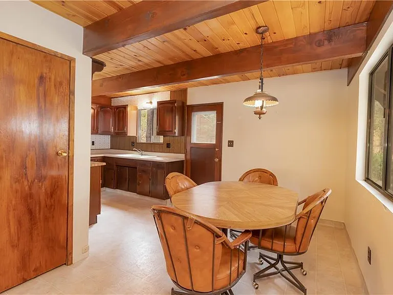 2309 Crestwood Ct — Photo 8