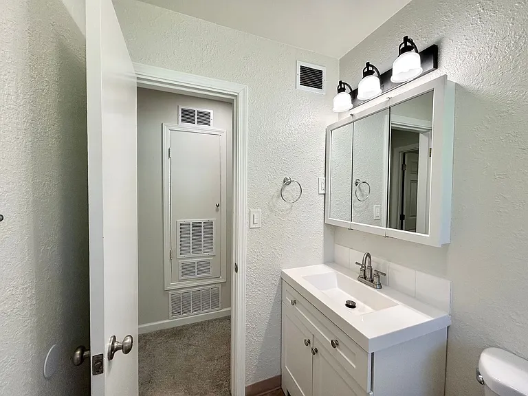 210 SW 142nd Ave — Photo 18