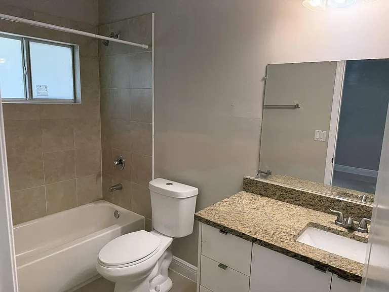1308 NW 3rd St #1308 — Photo 2