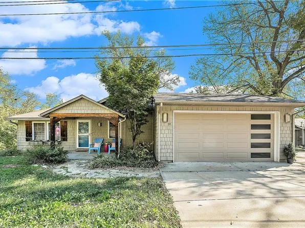 19 U St, Lees Summit, MO 64086