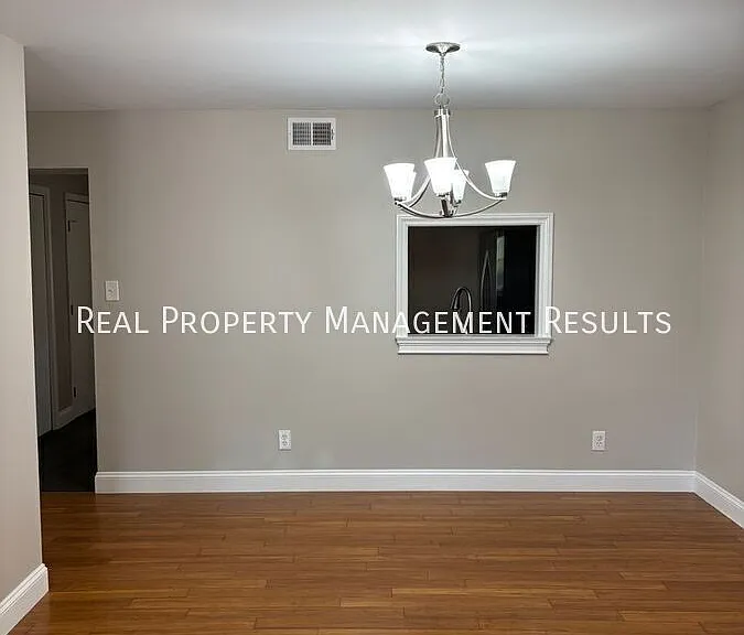114 Olde Newburgh Dr — Photo 5