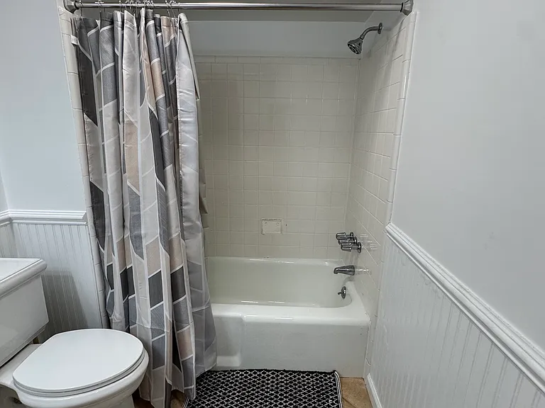 1231 Reverdy Ln #B — Photo 7