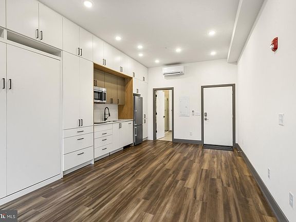 4th image of 1935 E Hazzard St Unit 201