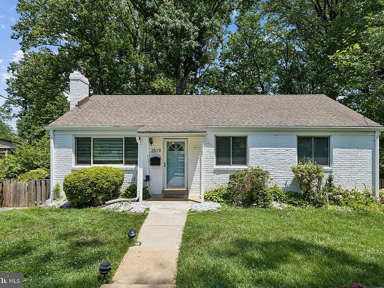 2519 Buckelew Dr — Photo 1