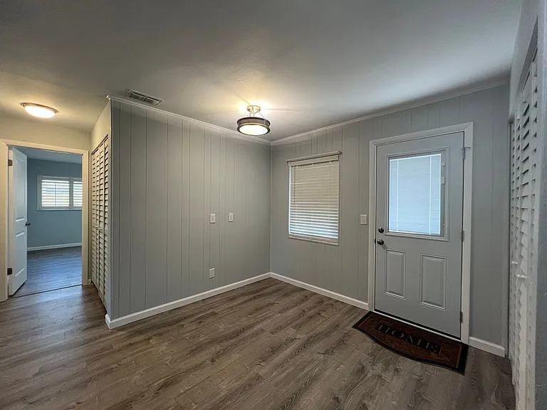 5173 Pineland Ave — Photo 5