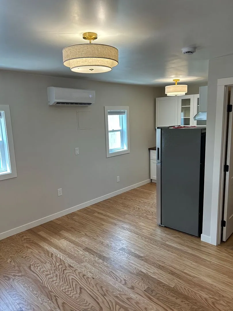 1338 W Monroe St — Photo 4