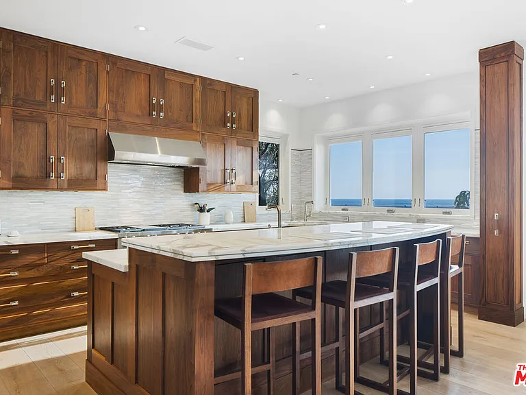 1347 Palisades Beach Rd — Photo 11