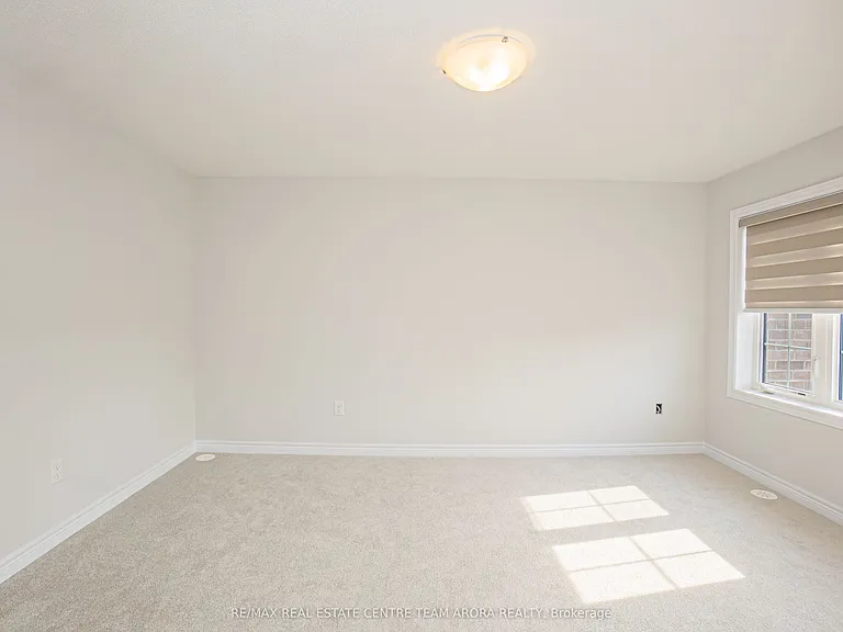70 Keyworth Cres — Photo 14