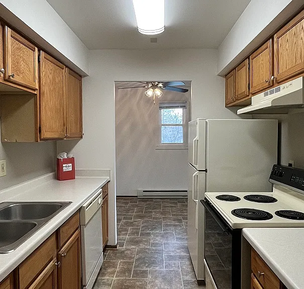 Village Garden Apartments — Photo 2