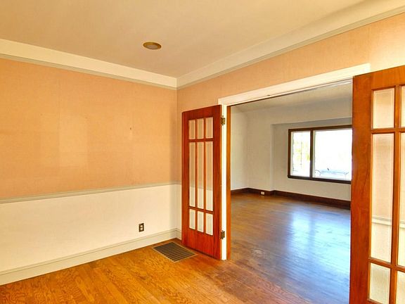 5th image of 1021 Laguna Ave