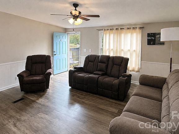 2nd image of 1868 Ellick Dr