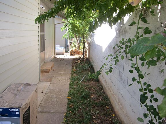 4th image of 212 S Auburn St