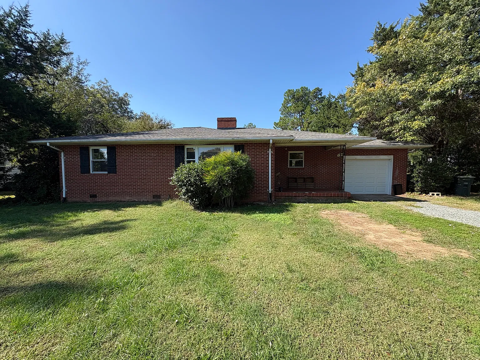 3 bed, 1226 sqft, $1,950 — Photo 1