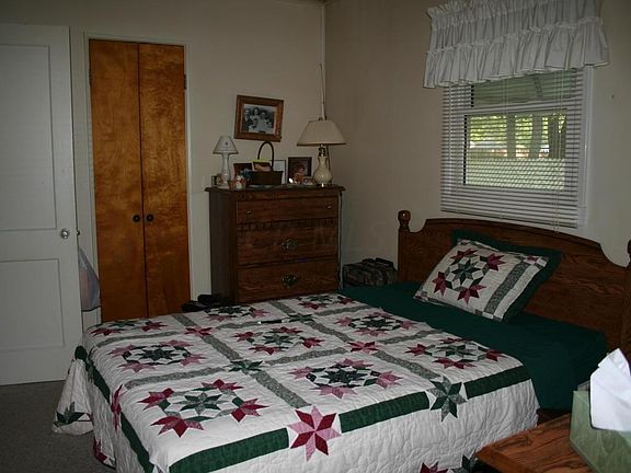 5th image of 121 Patricia Ln