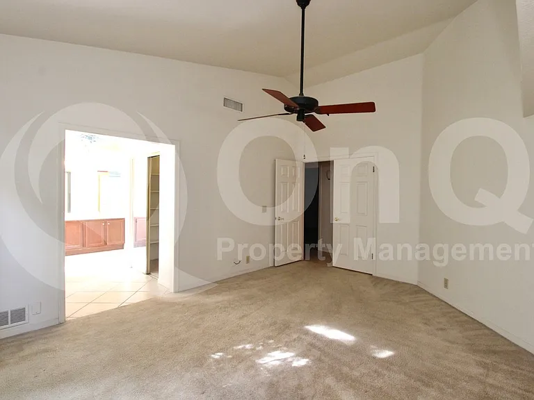 315 W Marconi Ave — Photo 11