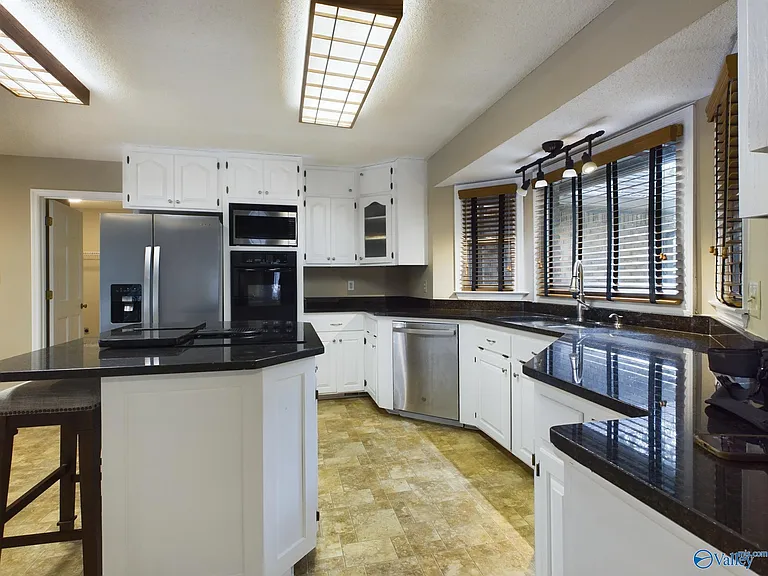 1016 Seina Vista Dr — Photo 4