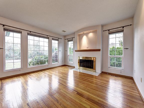 3rd image of 3902 NE 57th St