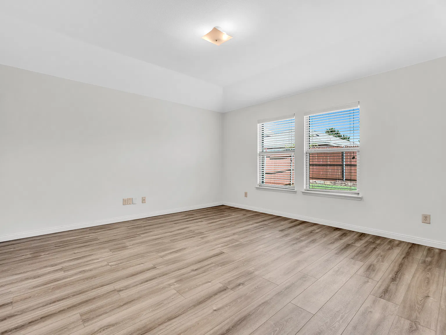 4 bed, 1901 sqft, $2,150 — Photo 4