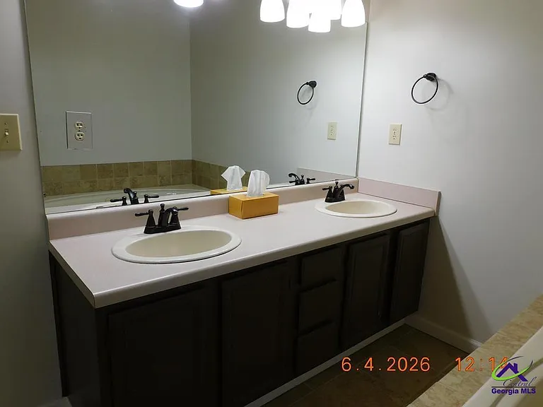 112 Charleston Ct — Photo 12