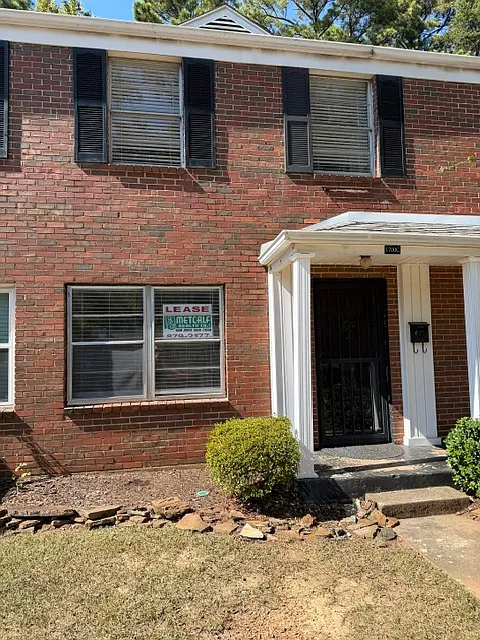 2 bed, $1,300 — Photo 1
