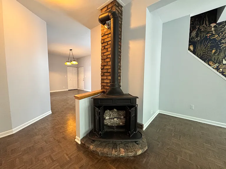 2430 N Southport Ave #2F — Photo 4