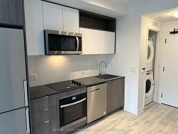 2nd image of 70 Princess St #709