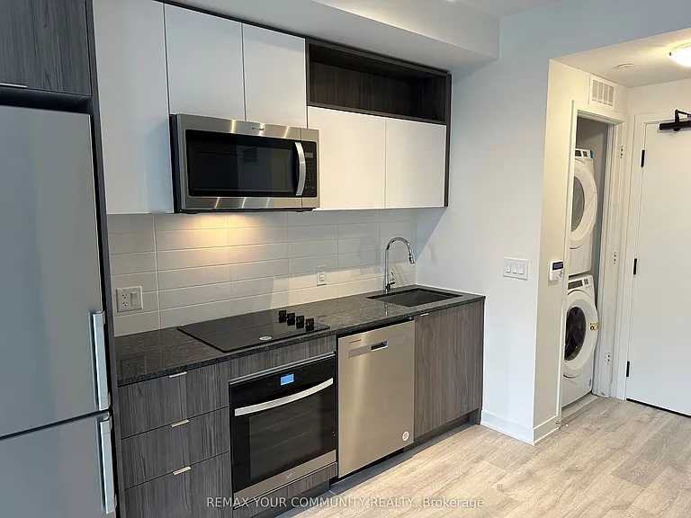 70 Princess St #709 — Photo 2
