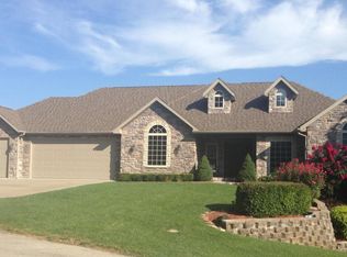 864 Silver Cliff Way, Reeds Spring, MO 65737