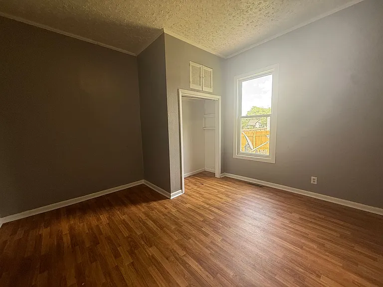 416 W Lombard St — Photo 7