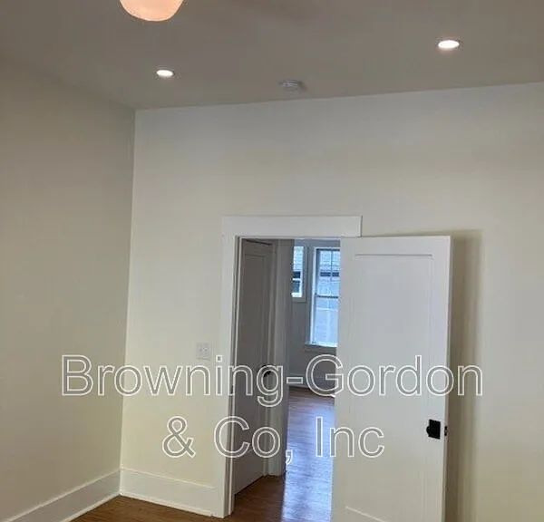 1005 W Eastland Ave — Photo 32