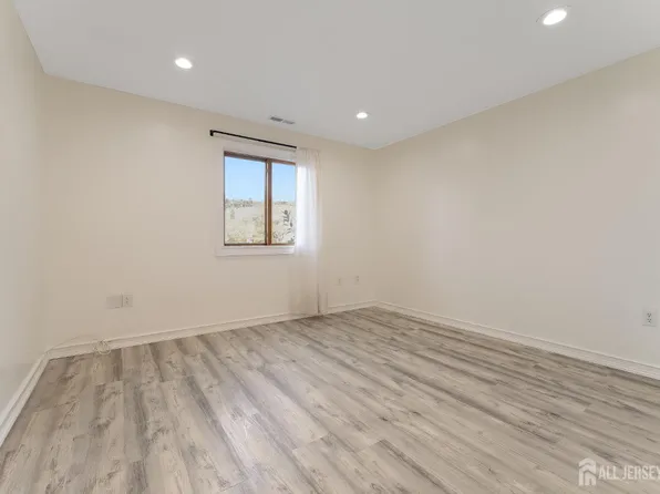 1314 Ravens Crest Dr, Plainsboro, NJ 08536