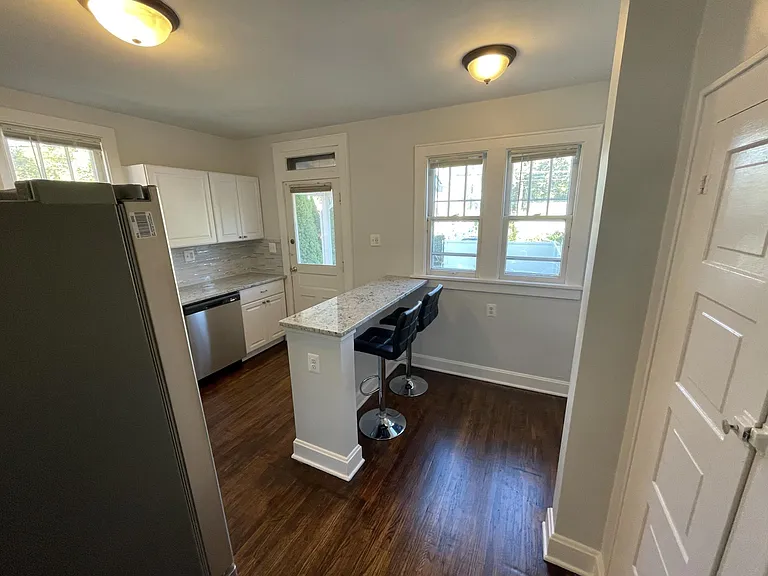2956 Indianola Ave — Photo 10