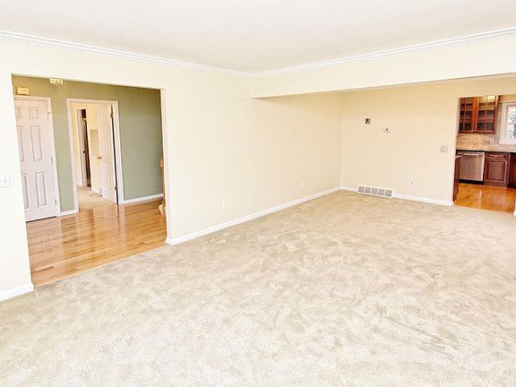 4th image of 39 Upper Wedgewood Ln