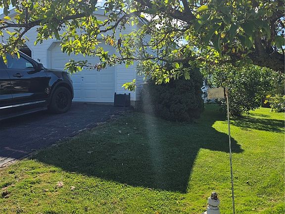 3rd image of 235 Crabapple Dr