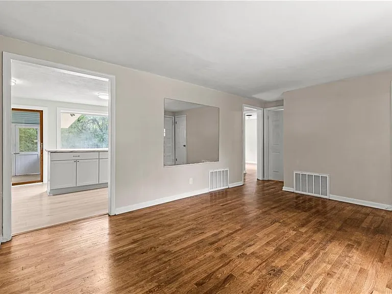 9217 Oak St — Photo 16