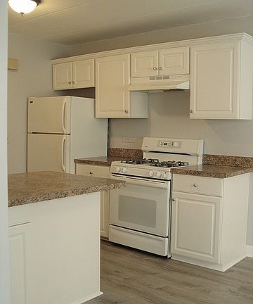 5th image of 100 N Lincoln Ln APT 1D
