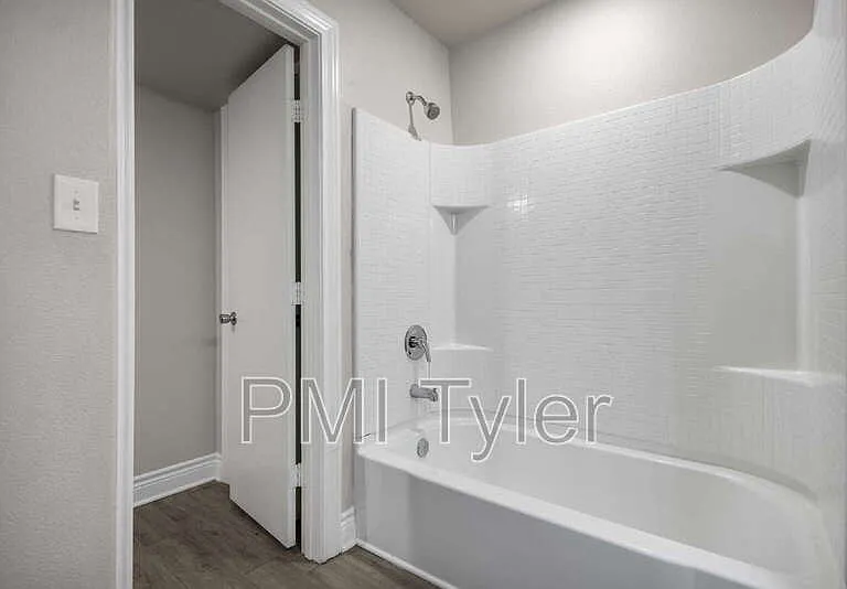 1806 W Oakwood St — Photo 10