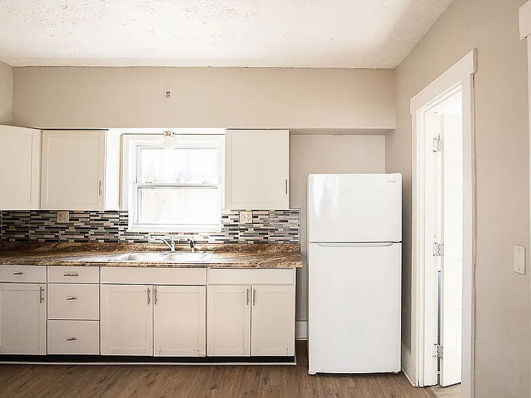 2141 Philadelphia Dr — Photo 16