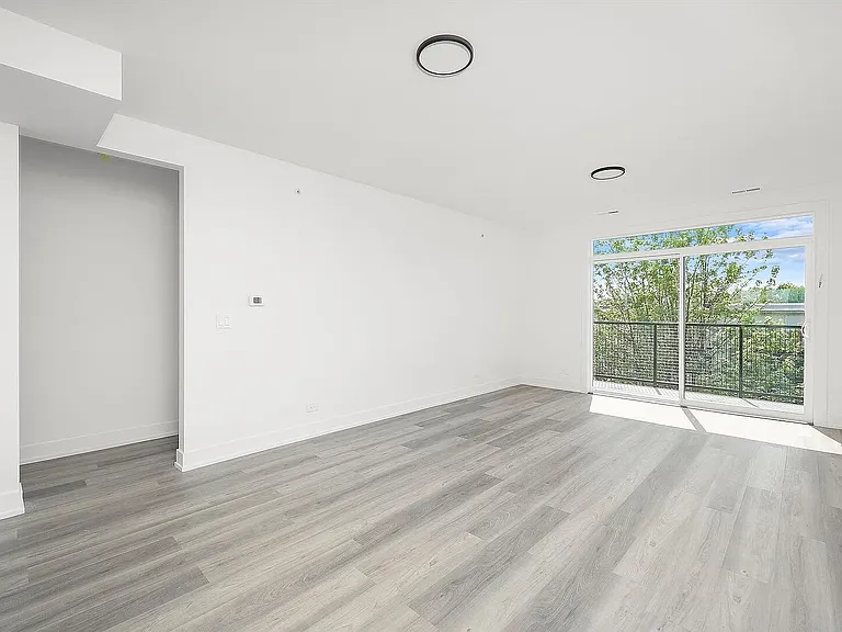 2030 Greenwood St — Photo 10