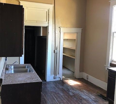 4th image of 1131 College St