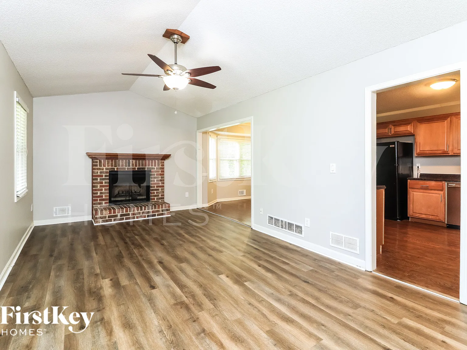 3 bed, 2.0 bath, 1366 sqft, $1,870 — Photo 3