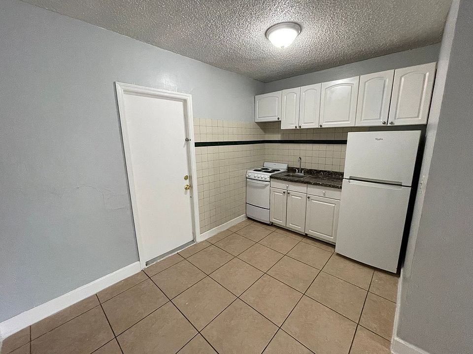 2nd image of 3806 Hollywood Blvd Unit 8