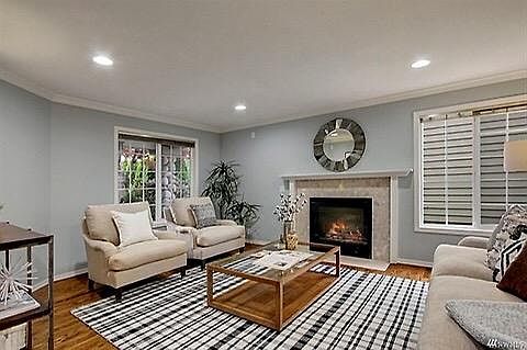3rd image of 10316 Ravenna Ave NE